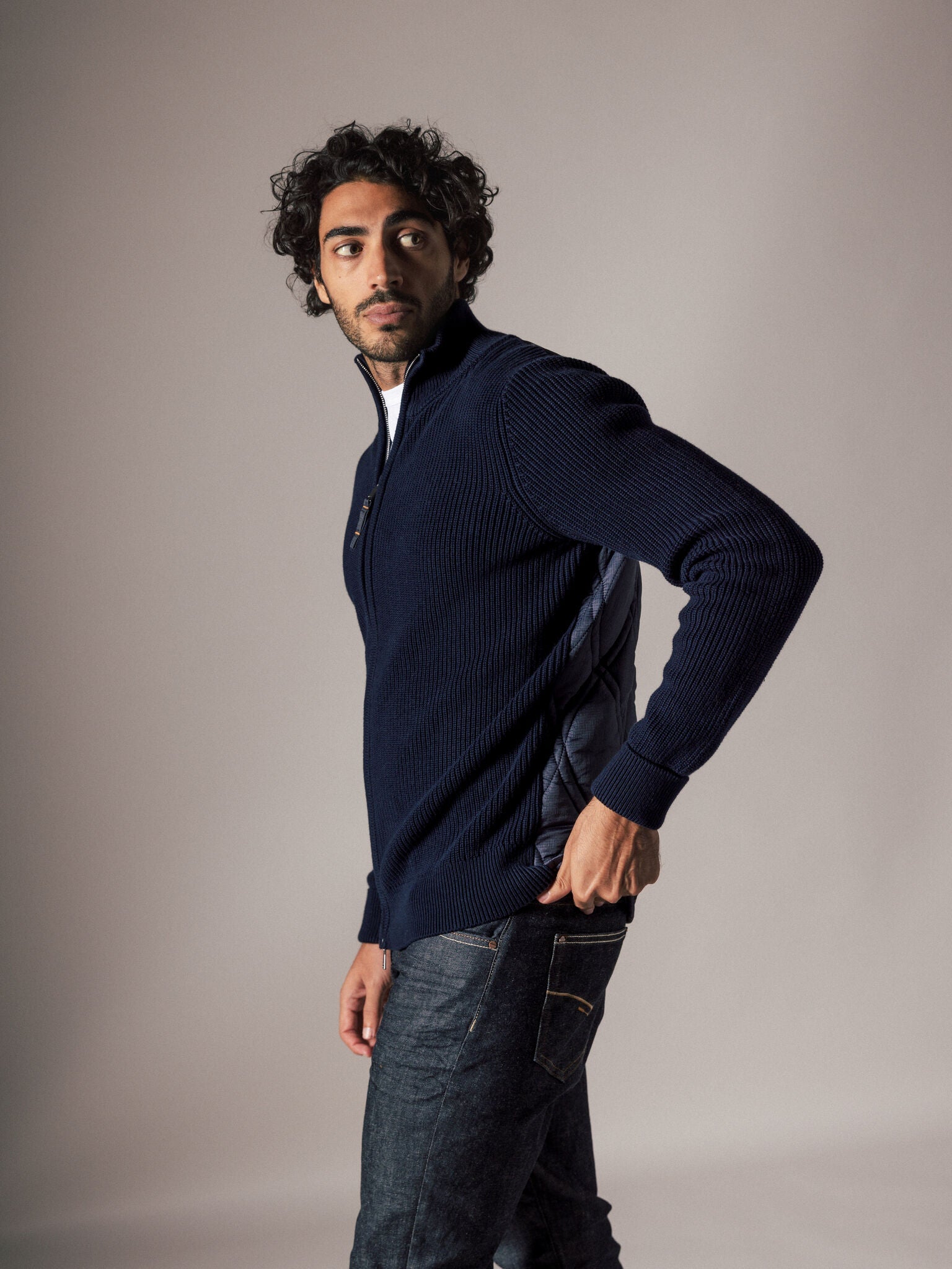 Modelshot / Navy / Detail